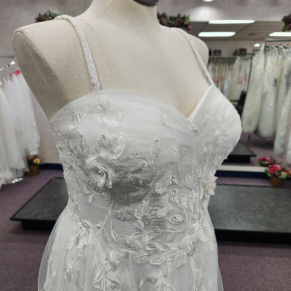 DB Bridal 9SDWG1153 Size 22W Ivory A-line Floral Lace Bridal Gown/Wedding Dress - Picture 4 of 6